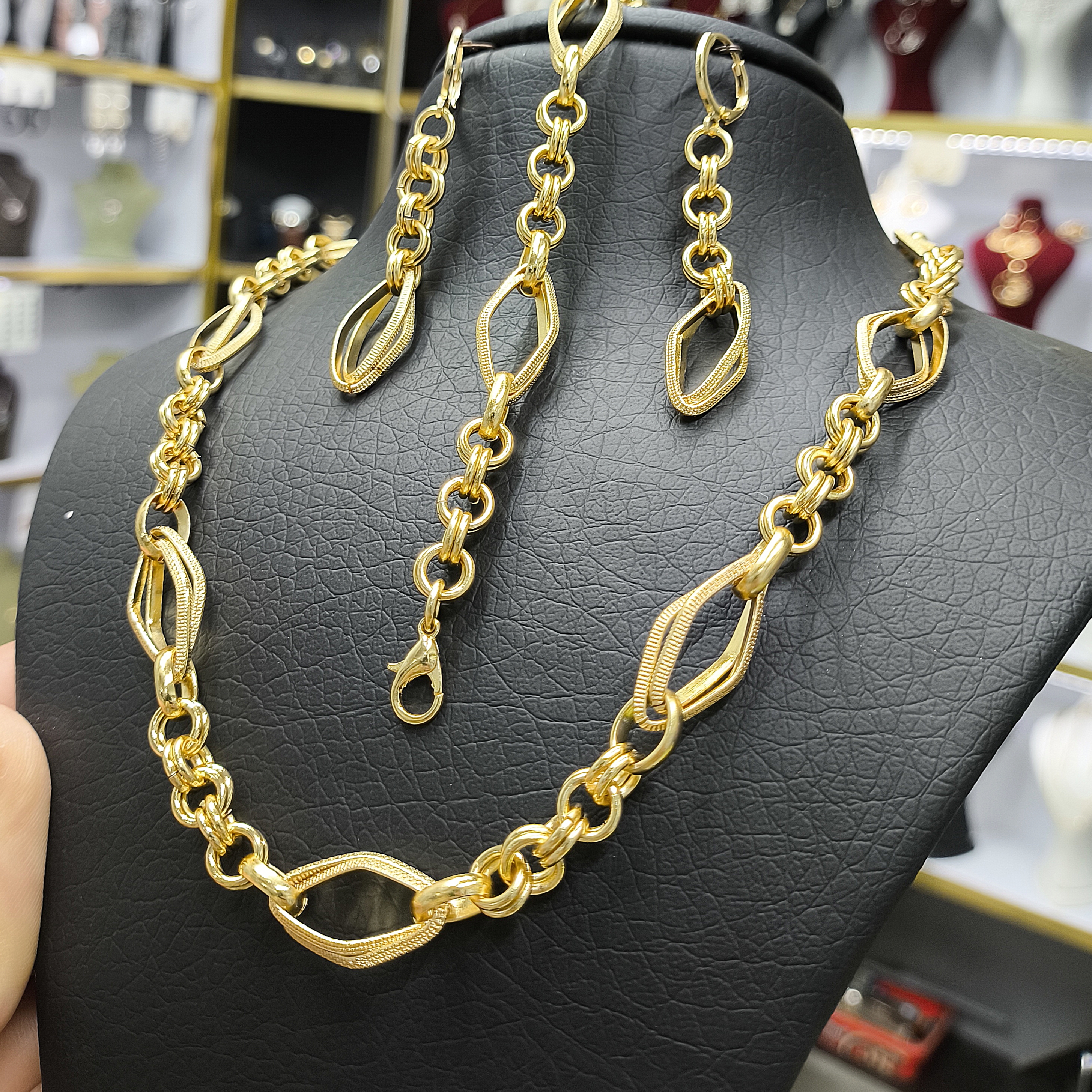 سرویس زنانه طرح طلا حلقه ای لوزی برند شین