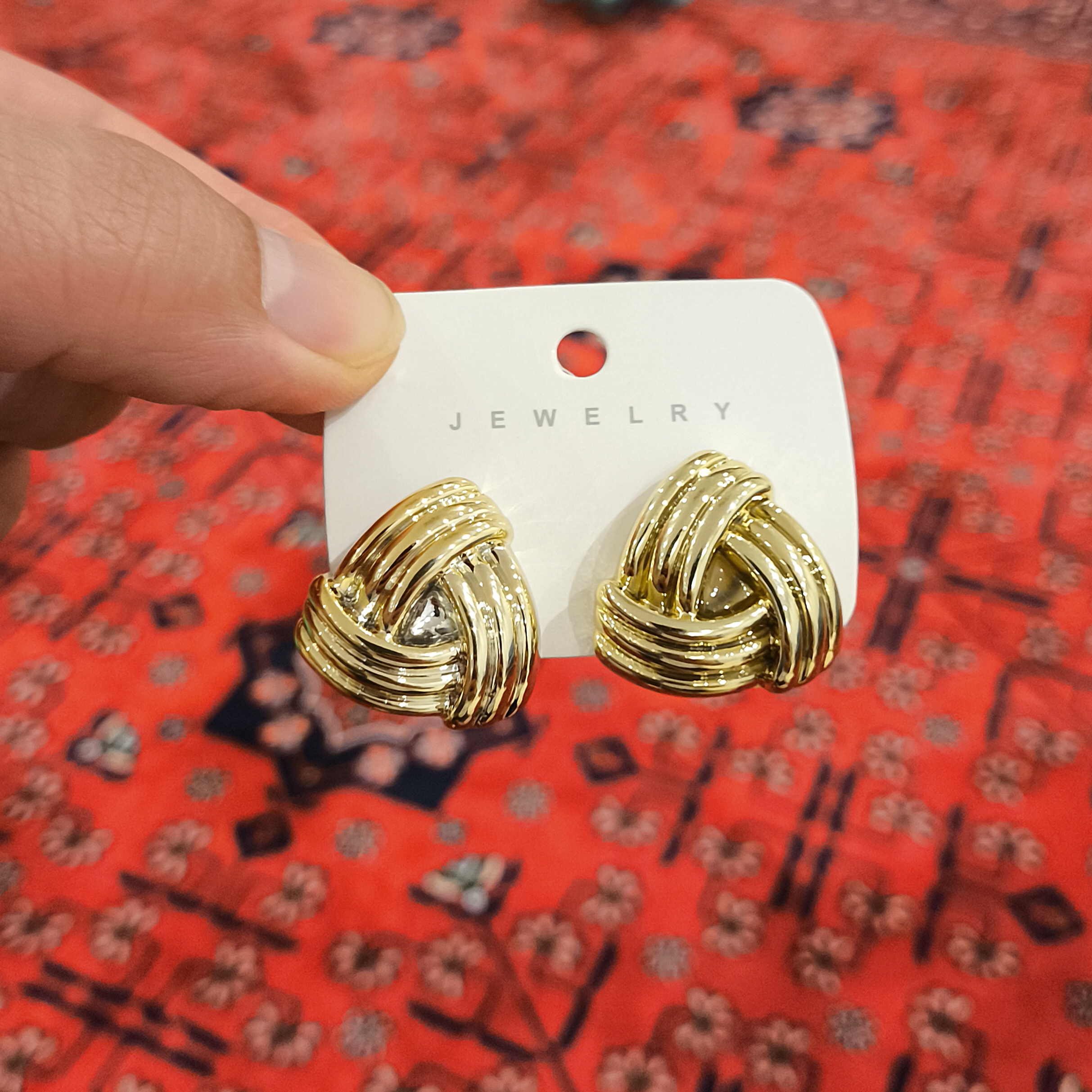 گوشواره میخی مثلثی تیتانیوم