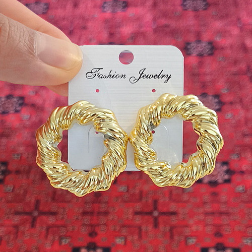 گوشواره دایره ای مدل پیچی طلایی کد F0746